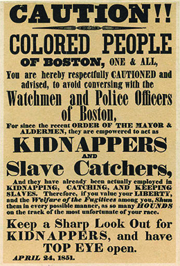 海报的文字写着 “注意！！ 波士顿的有色人种，在此恭敬地提醒和建议你避免与波士顿的守望者和警官交谈，因为自从最近的市长和市议员下达命令以来，他们有权充当绑架者和捕奴者，而且他们实际上已经成为受雇于绑架、抓捕和关押奴隶。 因此，如果你重视自己的自由和逃犯的福利，那就尽一切可能避开他们，因为有那么多猎犬走上了你种族中最不幸的赛道。 警惕绑架者，然后睁大眼睛。 1851年4月24日。”