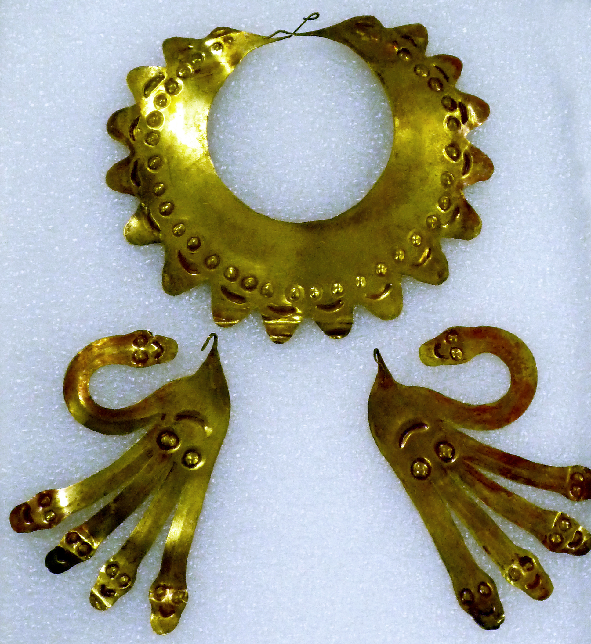 Nazca ornament, gold (Brooklyn Museum)