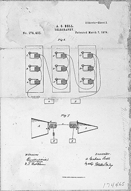 Uma página da patente do telefone de Alexander Graham Bell é mostrada, retratando diferentes ilustrações do dispositivo.