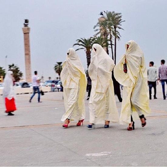 When the past and present meet. Furashiya & heels. #Libyan #Women #Libya  #Mysterious #Heels #Arab #Culture #Traditions (Libya Represen… | Libya,  Arab beauty, Libyan