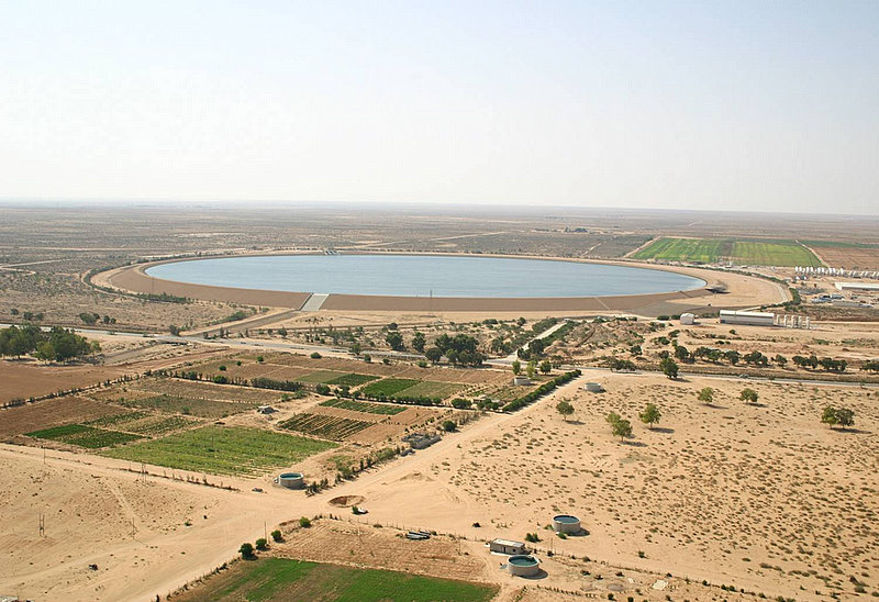File:Libyanın sirte şehrindeki dev sulama havuzu büyük nehir projesi kapsamında s.t.f.a. inşaat ruhları şad olsun büyük insanlar sezai türkeş ve fevzi akkaya ağabey'lerimizin by ismail soytekinoğlu - panoramio.jpg