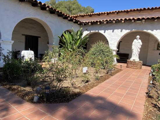 Patio interior, Misión San Diego de Alcalá