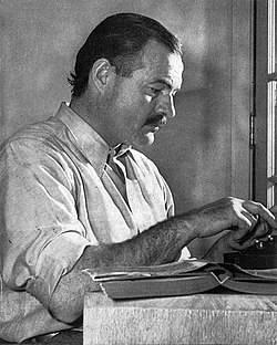 Picture of Hemingway a a typwriter