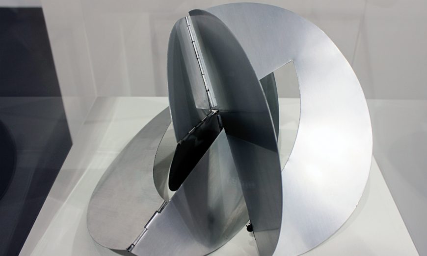 Lygia Clark, Bicho, 1962, aluminum (photo: trevor.patt, CC BY-NC-SA 2.0)