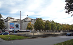 Haus der Kunst, view from left