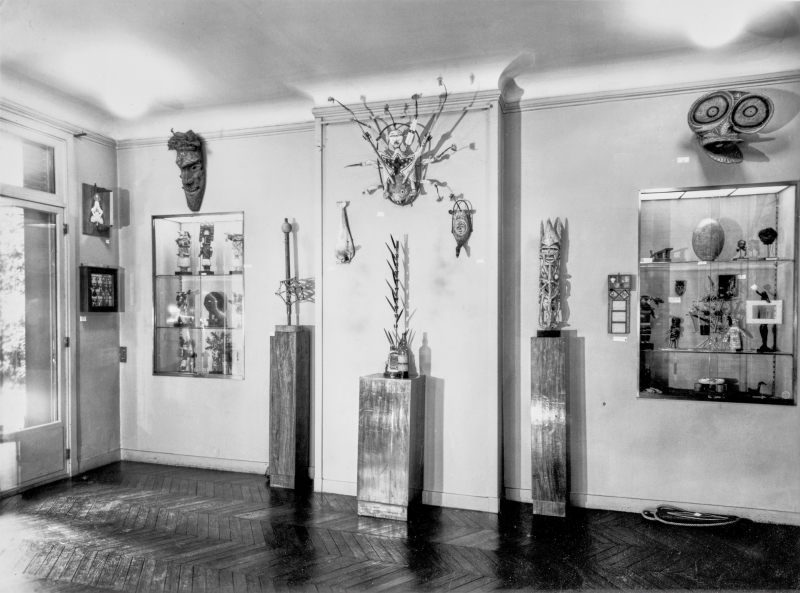 Surrealist Objects exhibition at Galerie Charles Ratton, 1936