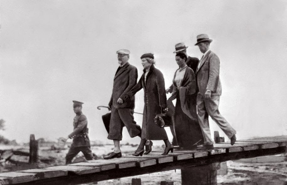 Leon Trotsky walking down from a ship with Frieda Kahlo and others 