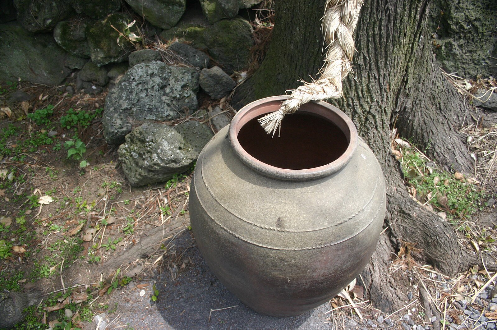 Korean_pottery-Onggi-01.jpg