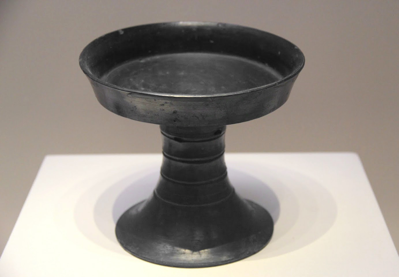 Neolithic_pottery_dou,_Liangzhu_Culture,_Zhejiang,_1955.jpg