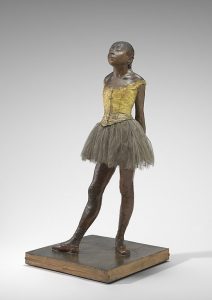 une sculpture d'une petite danseuse de quatorze ans
