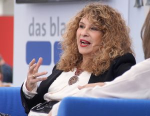 Gioconda Belli (1948-) habla en la Feria del Libro de Leipzig en 2016.