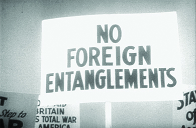 لافتة احتجاج مكتوب عليها «لا تشابك أجنبي».