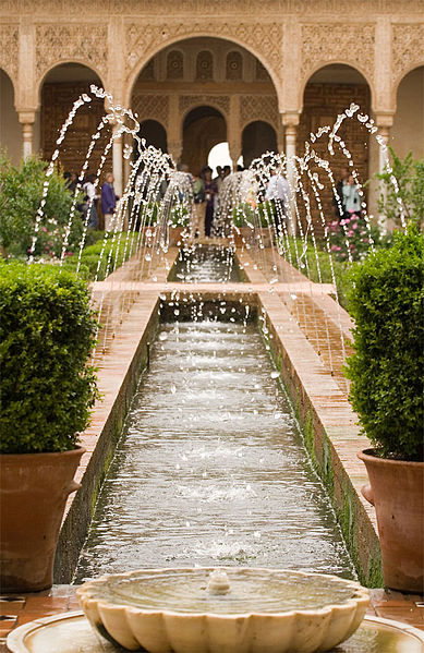 Alhambra_Generalife_fountains.jpg