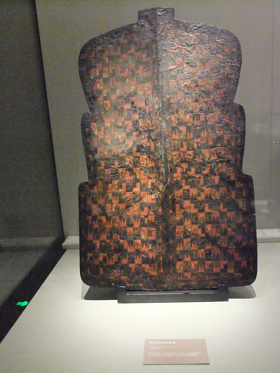 900px-Shield_of_dragon_and_phoenix_design,_Warring_States_period,_Jingzhou_Museum.jpg