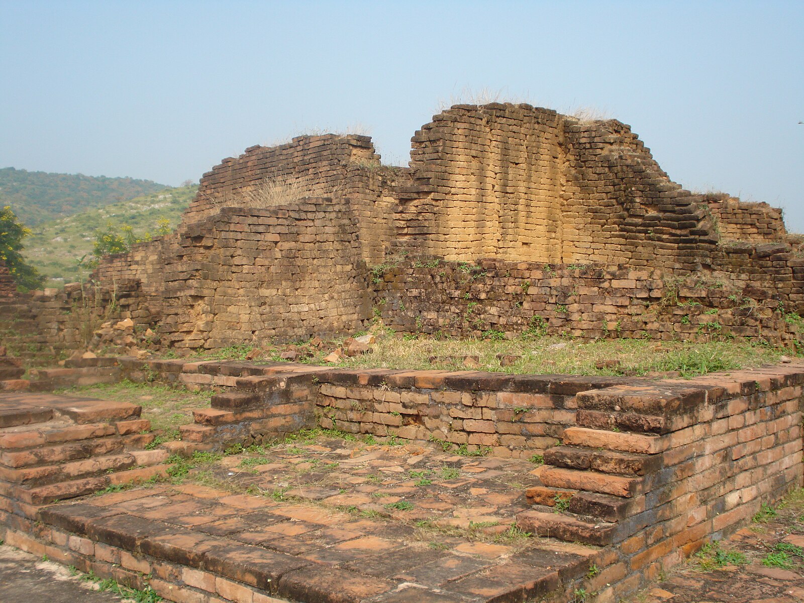 New_Excavated_Stupa_-_Rajgir_-_1.jpg