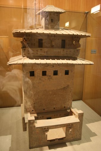 Han_Dynasty_pottery_tower.JPG