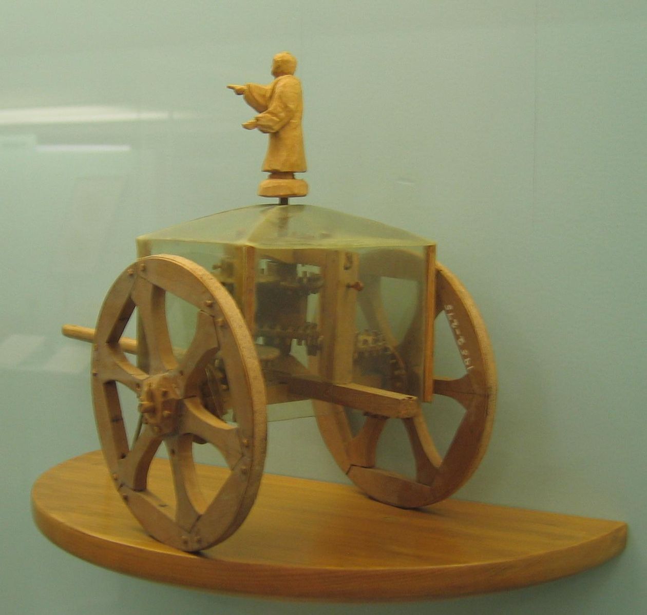 1260px-South-pointing_chariot_(Science_Museum_model).jpg