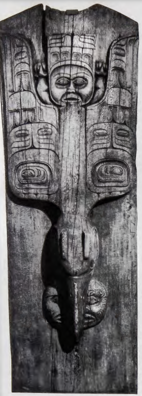 Figure 7.23: UNKNOWN ARTIST, House post depicting Raven carrying the sun in his beak, Tlingit Culture, Taquan Village, Southeastern Alaska, c. 1820-40. Red cedar, paint, 105 x 38 x 12¾ in (266.7 x 96. 5 x 32.3 cm). Fenimore Art Museum, Cooperstown, New York. Thaw Collection.