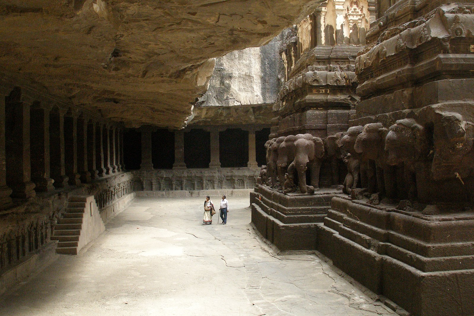 Ellora_Caves,_India,_Kailasanatha_Temple_2.jpg