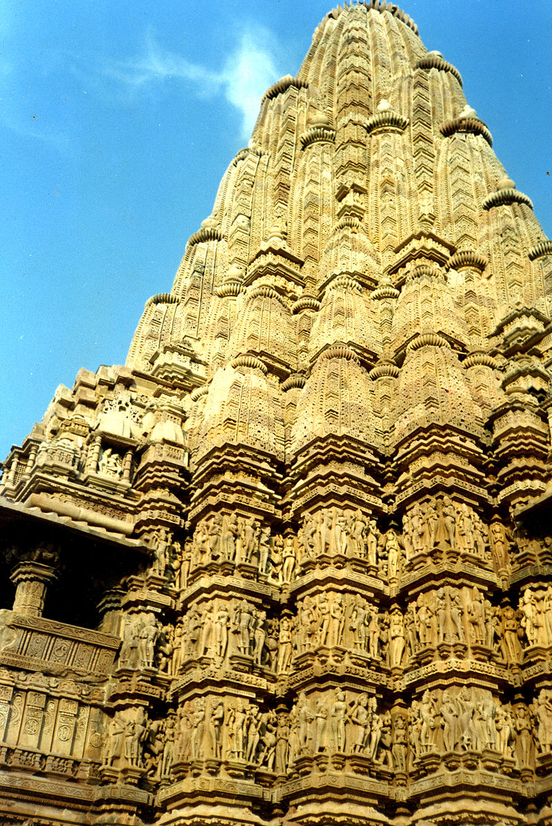 800px-Kandariya_mahadeva_temple.jpg