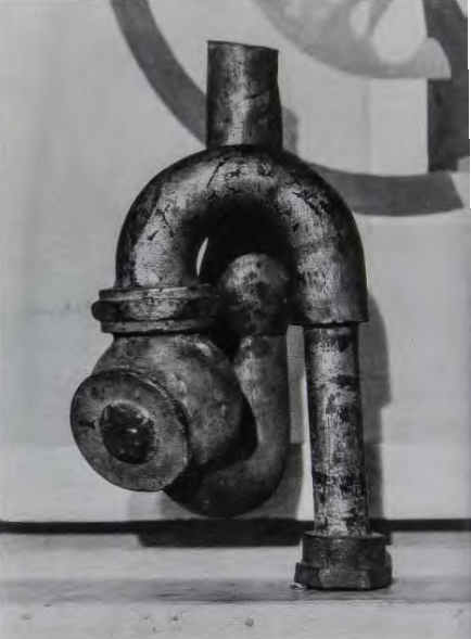 Figure 13.9: BARONESS ELSA VON FREYTAG-LORINGHOVEN & MORTON SCHAMBERG, God, c. 1918. Miter box and cast-iron plumbing trap, 10½ in (26.6 cm) high. Gelatin silver print. Metropolitan Museum of Art, New York. Elisha Whittelsey Collection, Elisha Whittelsey Fund, 1973.