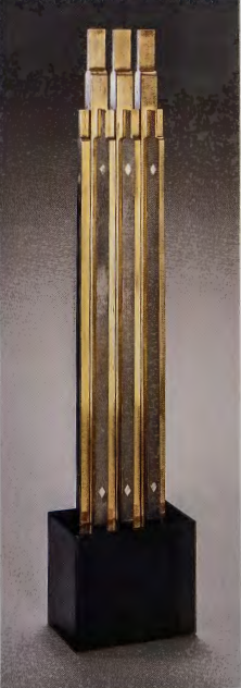 Figure 14.16: JOHN STORRS, New York, c. 1925. Brass and steel on black marble base, 25⅞ X 5½ X 3½ in (65.7 x 13.9 x 8.8 cm). Indianapolis Museum of Art, Indiana. Discretionary Fund.