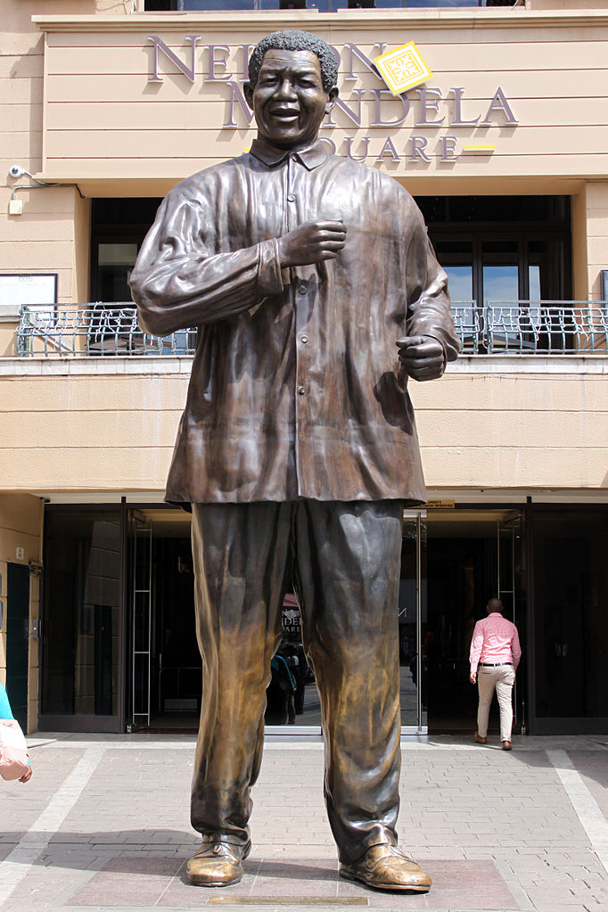 2014-11-20_Johannesburg_Nelson_Mandela_Square_03_anagoria.jpg