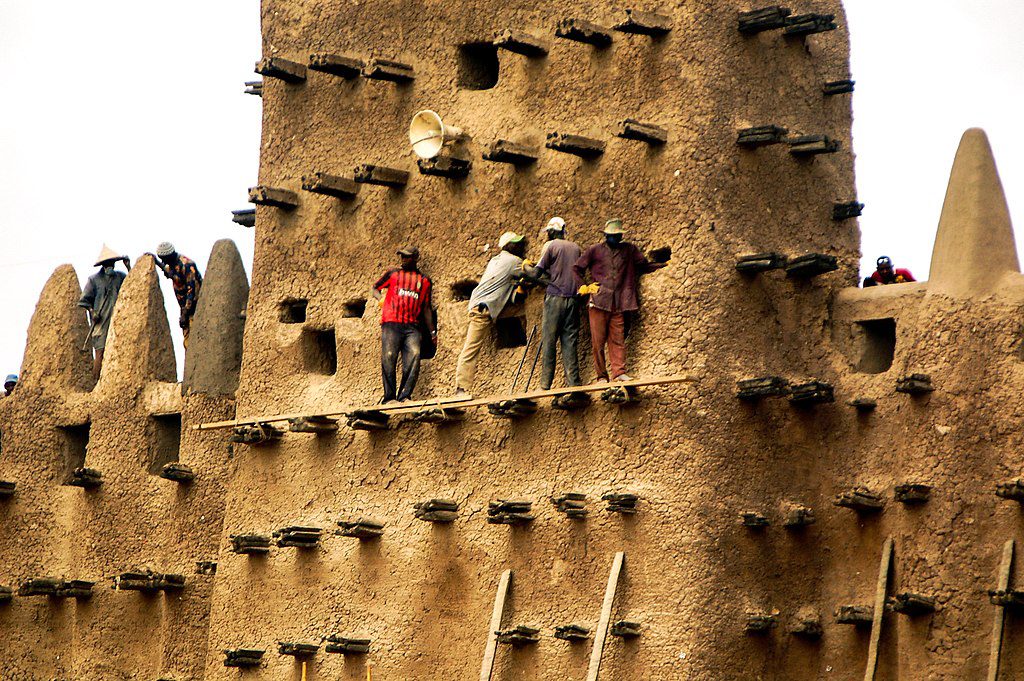 1024px-Annual_repair_of_the_worlds_largest_mud_brick_building_the_Great_Mosque_of_Djenn_in_Mali._32088227574-1024x681.jpg