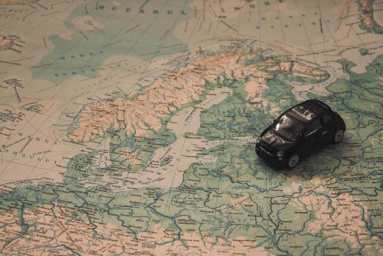 Voiture et carte routière