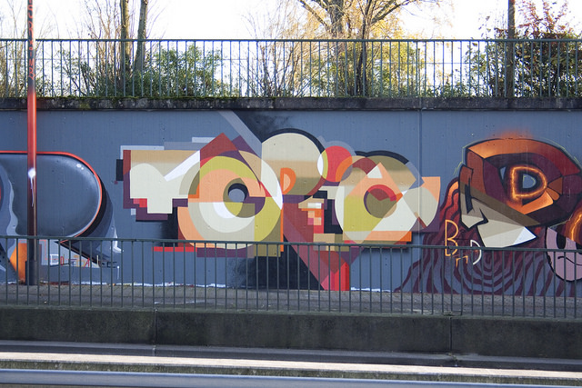 Colorful graffiti of the word "topic" on an urban wall