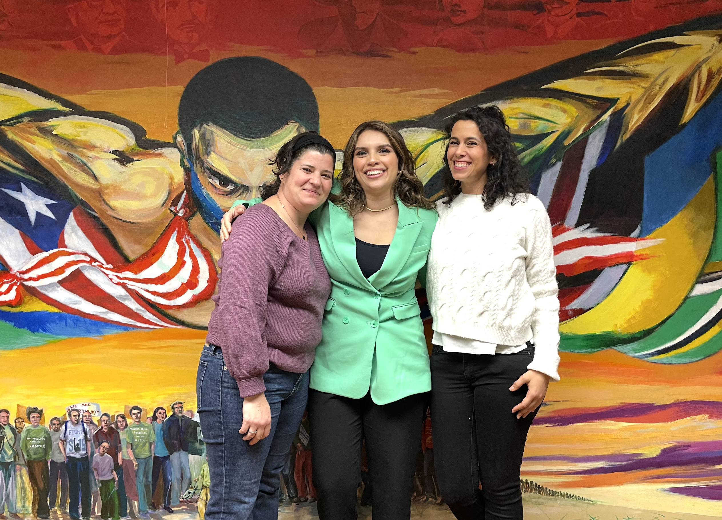 una foto de las autoras Nancy Dominguez-Fret y Megan Marshall con Lidia Aguilera, editora y amiga de ambas.