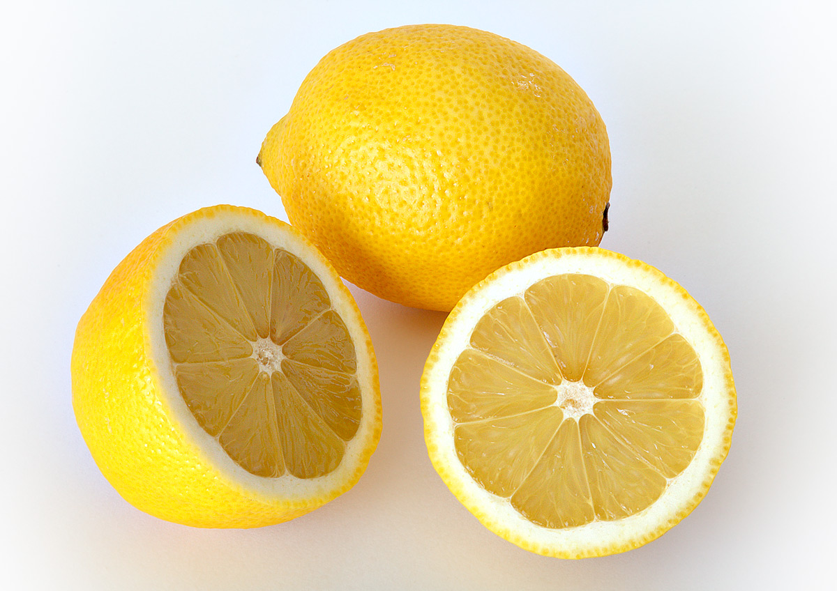 un limón cortado en rodajas