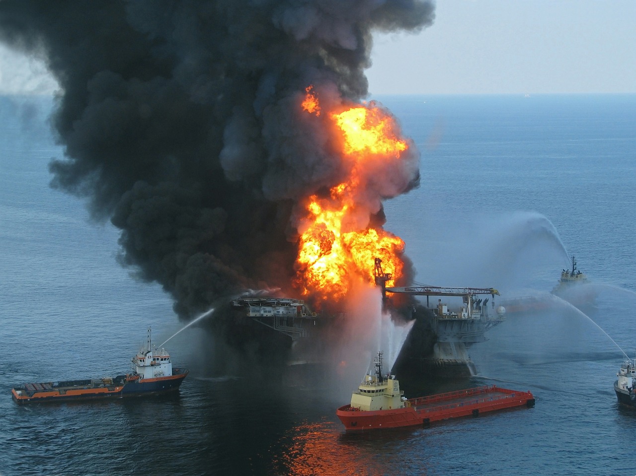 oil-rig-explosion-618704_1280.jpg
