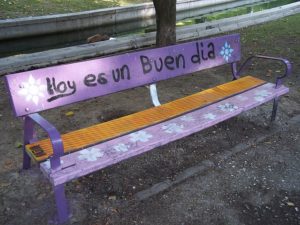 Bench with "Hoy es un buen día" painted on it.