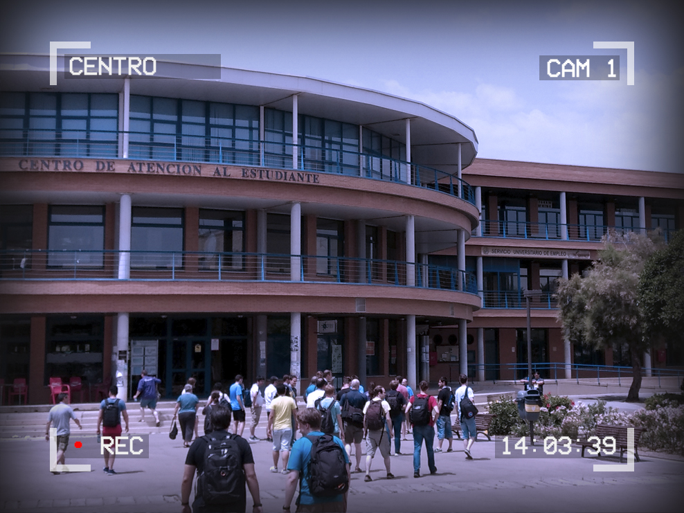Photo of students outside a building marked Centro de Atencion al Estudiante. Text around the image reads: Centro, Cam 1, 14:03:39, Recording