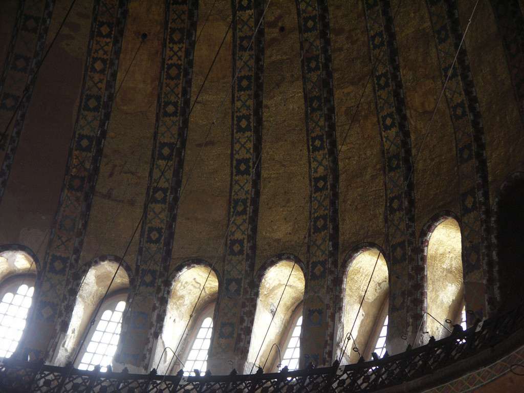 A closer photograph of the windows at the base of the dome. The light bouncing among the gold tessarae in the window jambs is an important part of what creates the illusion of the dome not being able to sit—despite it sitting.