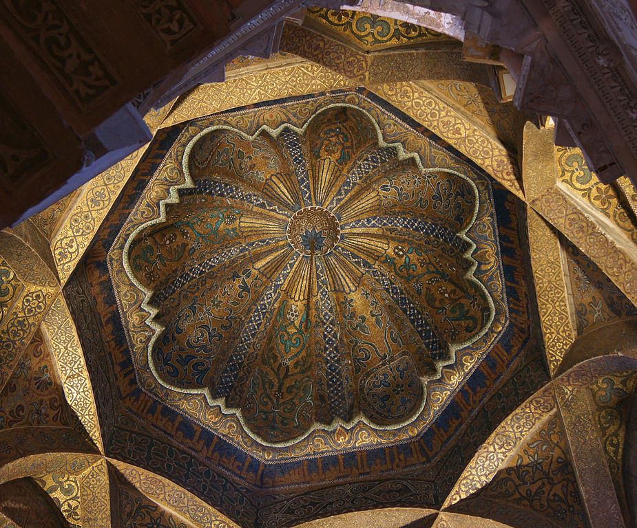 A close up on the top of the dome, showing the circular pattern.