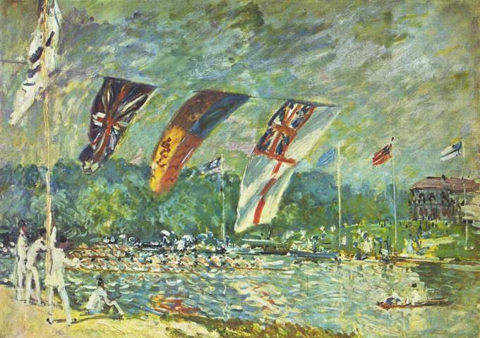Paisaje mostrando una regata. Hombres de blanco están observando desde la orilla del río, y en el centro, varias banderas de diferentes países ondean al viento.