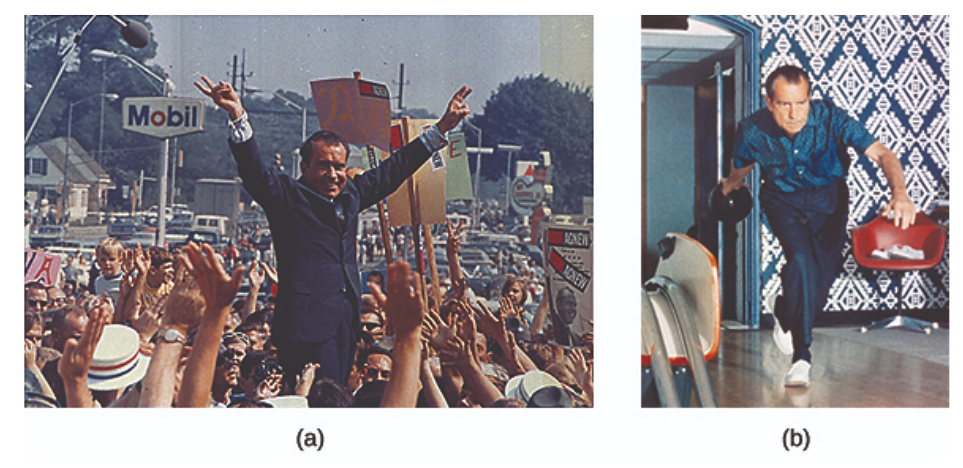 照片 (a) 显示理查德·尼克松在一大群人中抬起，双臂以 “V” 形伸出；他还用每只手的第二根和第三根手指形成 “V” 形。 照片 (b) 显示尼克松在白宫保龄球馆打保龄球。
