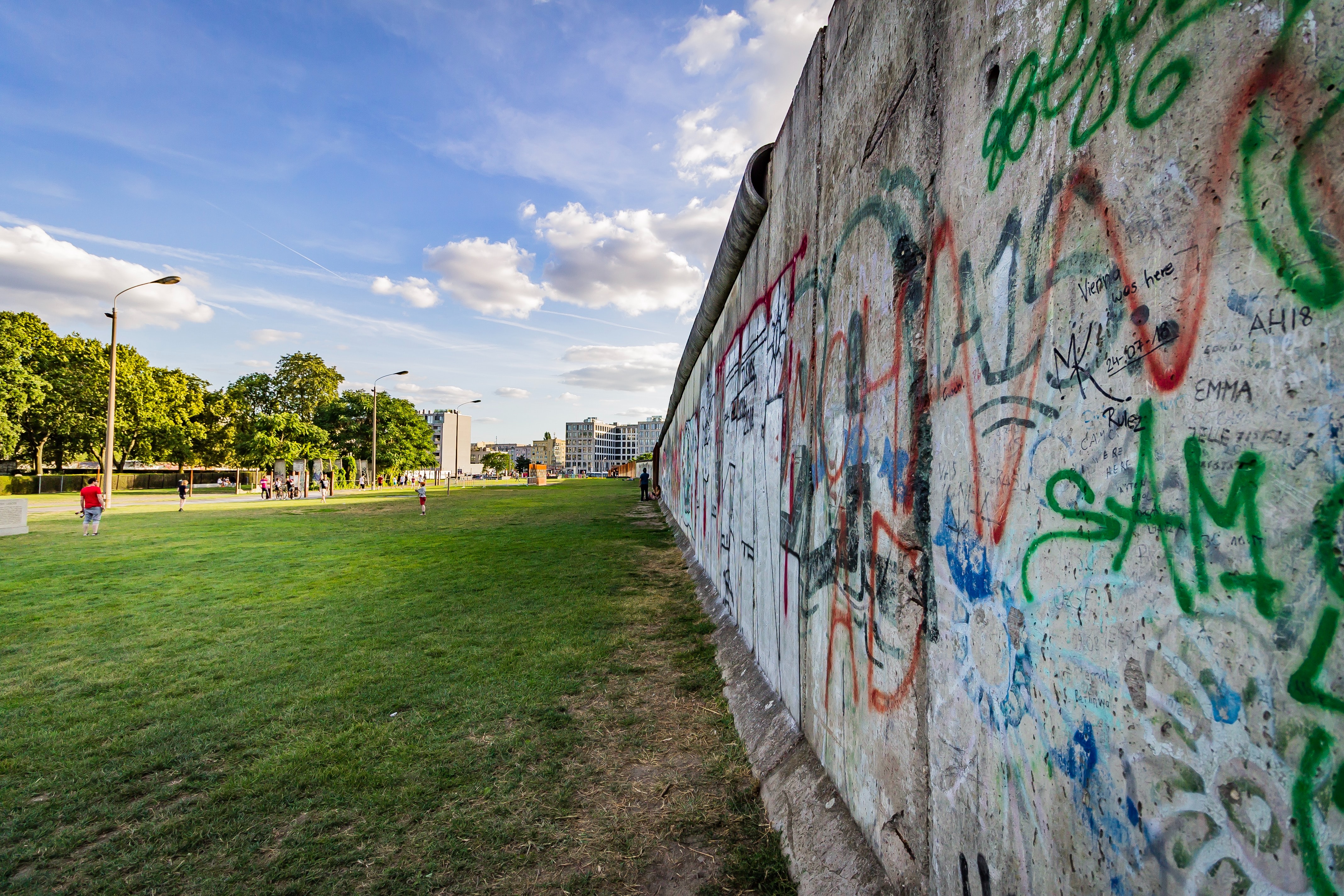 A picture of the Berlin Wall