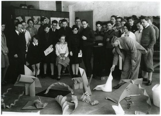 Josef-Albers-giving-a-critique-of-student-exercises-in-his-Vorkurs-class-1928.jpg