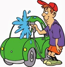 Carlos lava su coche.