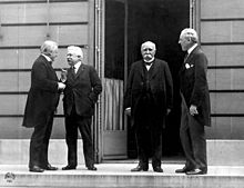 David Lloyd George, Vittorio Emanuele Orlando, Georges Clemenceau, and Woodrow Wilson at a council in Versailles.