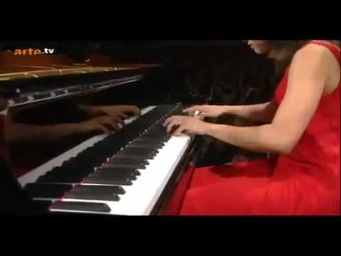 Thumbnail for the embedded element "Yuja Wang plays the Flight of the Bumble-Bee from Rimsky-Kor.mp4"