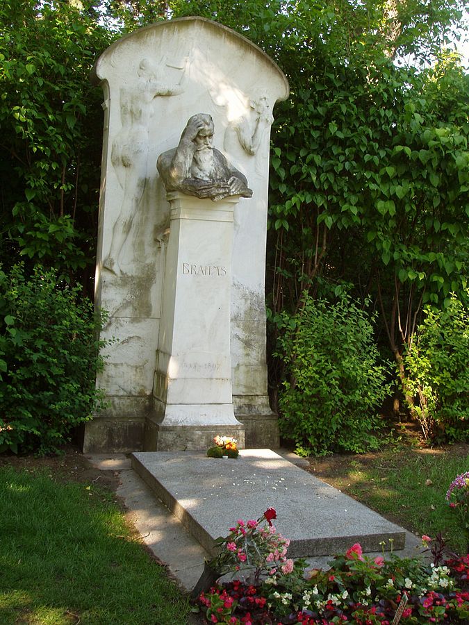Figura 3. La tumba de Brahms en el Zentralfriedhof (Cementerio Central), Viena
