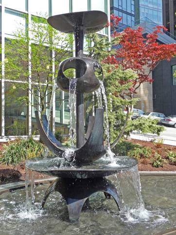 George Tsutakawa, Fuente. Bronce, agua corriente. Ciudad de Seattle. Imagen de Christopher Gildow.