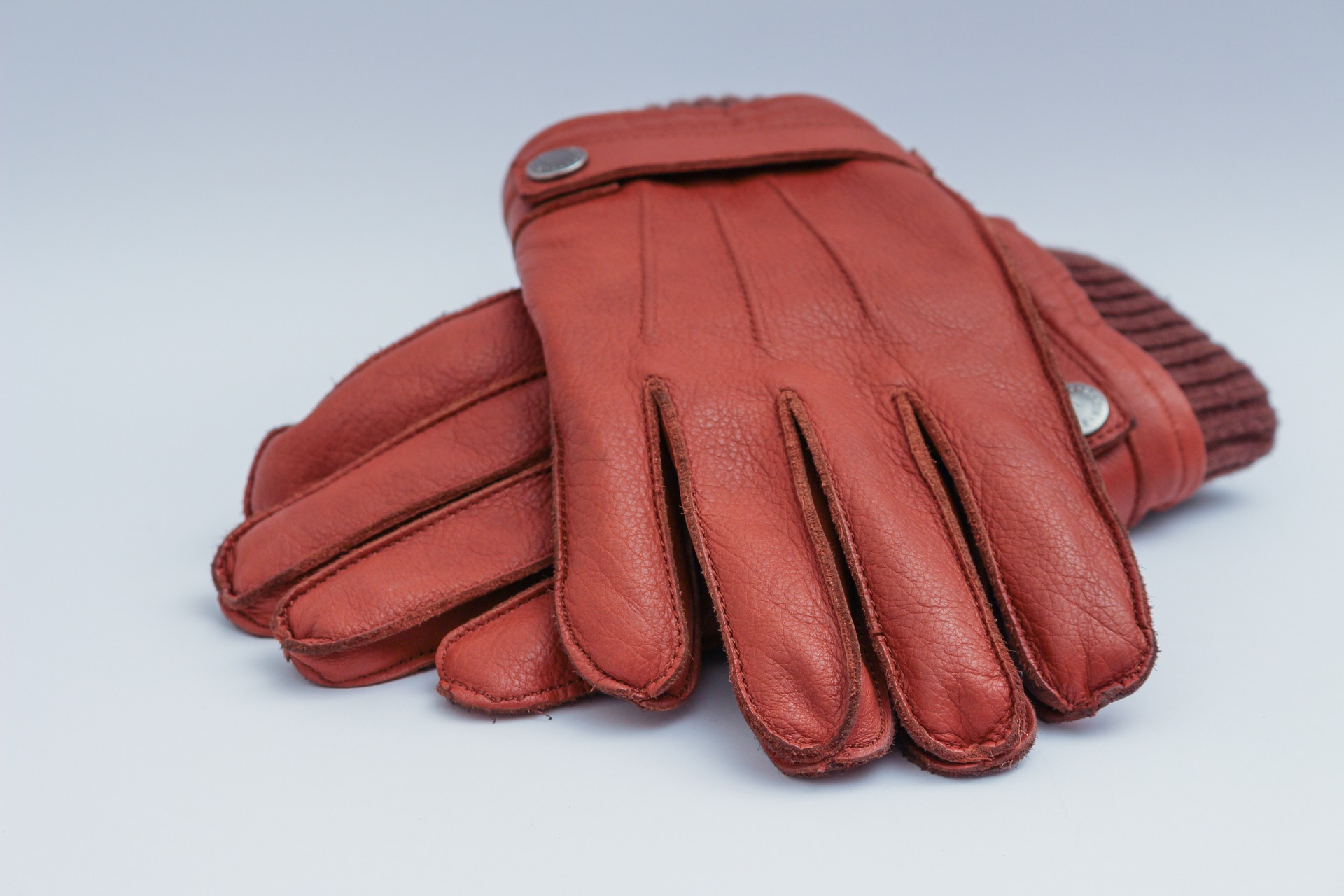 mens-leather-gloves-1194450_1920.jpg