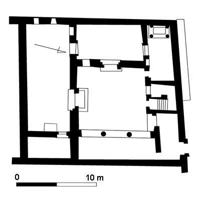 Diagram of the House Church at Dura-Europos. At the bottom of the diagram sits the entryway. The entryway leas to a columned hallway that opens into a courtyard. On three sides of the courtyard lay the inner chambers of the Church.
