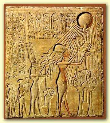 The stele depicts a two-dimensional Pharaoh Akhenaton and his wife Nefertiti holding up offering before the Sun Disk, the Aten.
