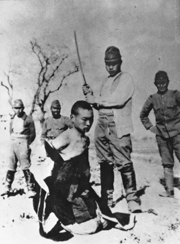 Chinese POW about to be beheaded